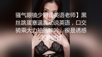 《魔手外购极品CP》地铁女厕偸拍络绎不绝的年轻小姐姐方便 美女多亮点多，妹子换奶罩一对大奶又圆又挺手感绝对一流 (2)