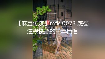 潜入商场女厕偷拍很清秀的美少妇笑起来真漂亮