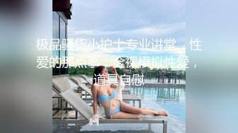 十二月新流出大神潜入水上乐园更衣淋浴间出口偷拍美女换衣服警觉性很高的红衣妹子瞪着作者看